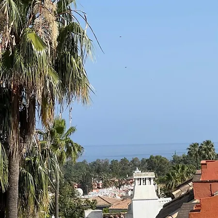 4 Bedroom House Near Marbella Beach 度假居