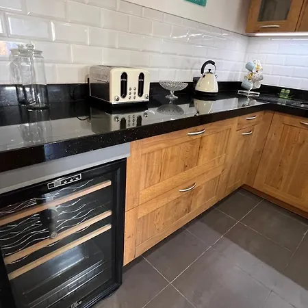 4 Bedroom House Near Marbella Beach *